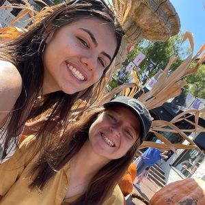 Meet your Posher, Gaby & adri